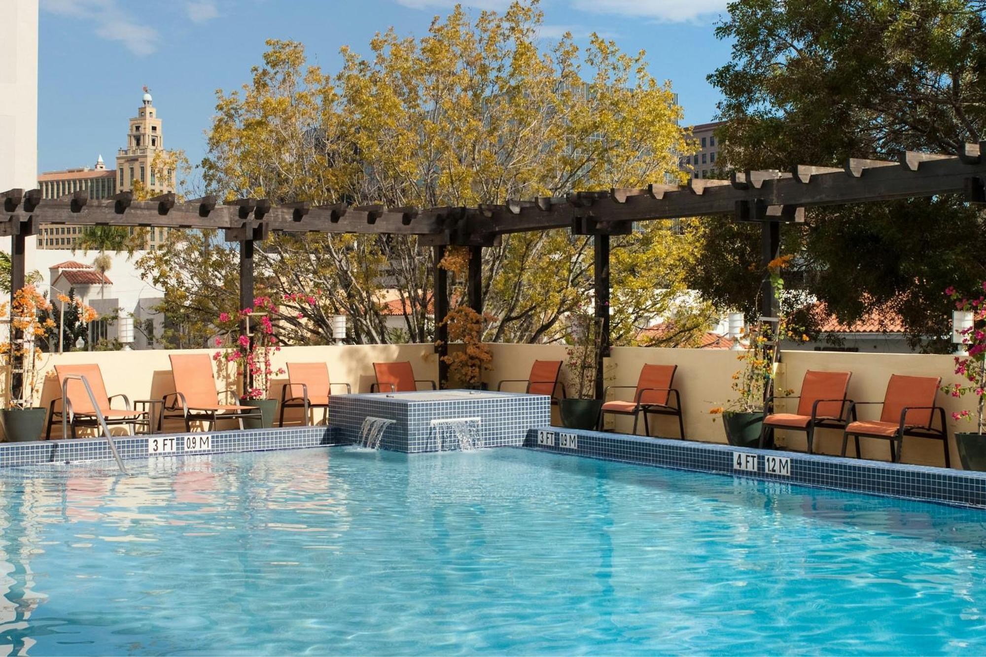 Courtyard Miami Coral Gables Hotel Exterior photo